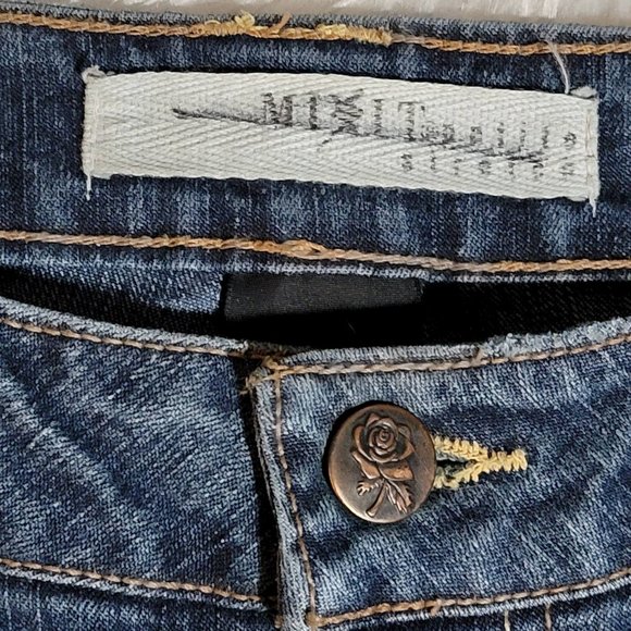 Mixit Dark Wash Cropped Jeggings. Embroidered flowers! Size 8 Petite - Picture 4 of 9